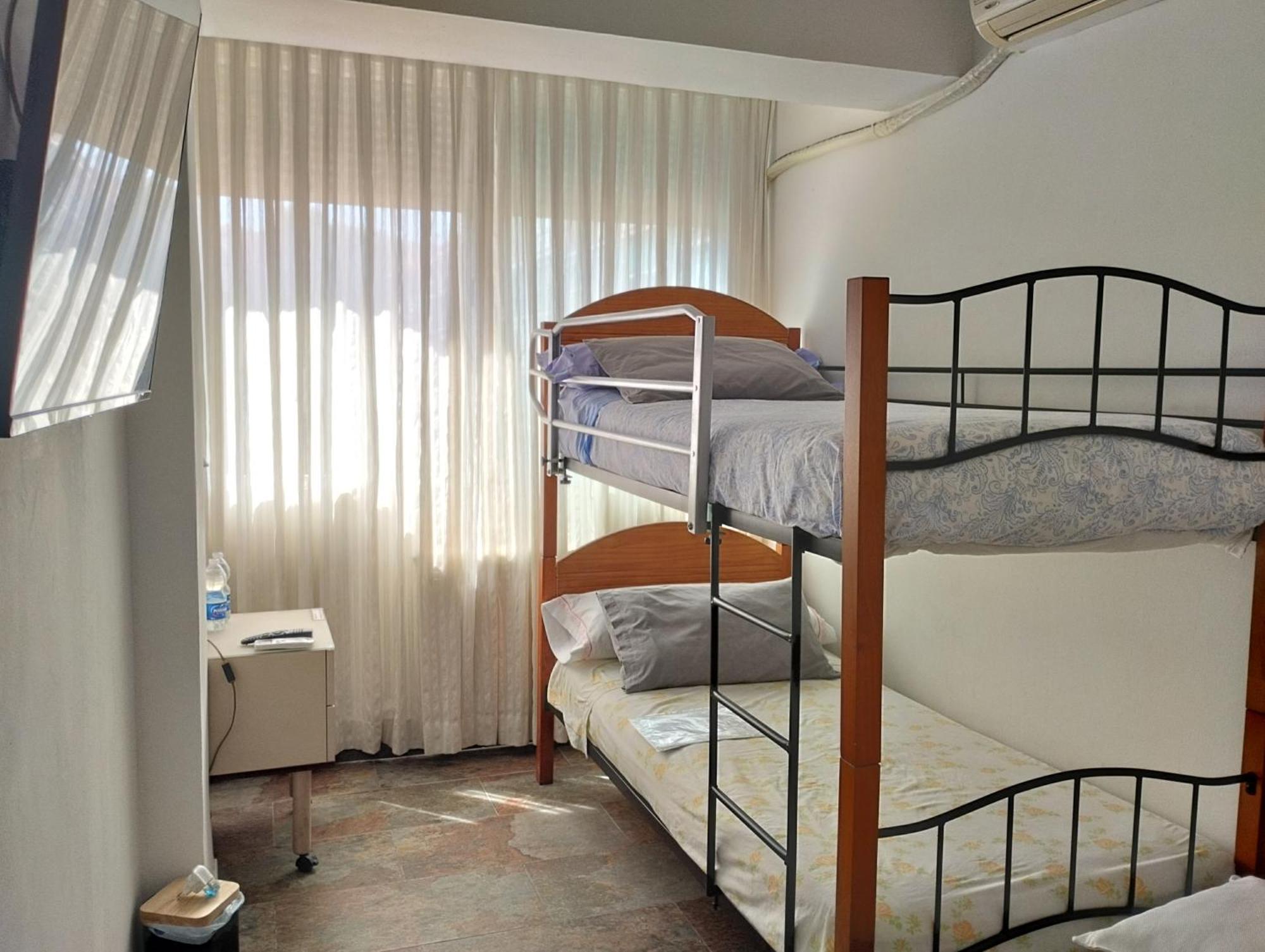 Habitaciones Individuales En Apartamento 马德里 外观 照片