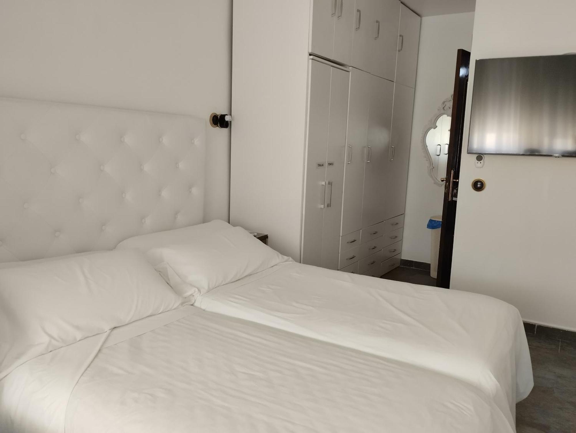 Habitaciones Individuales En Apartamento 马德里 外观 照片
