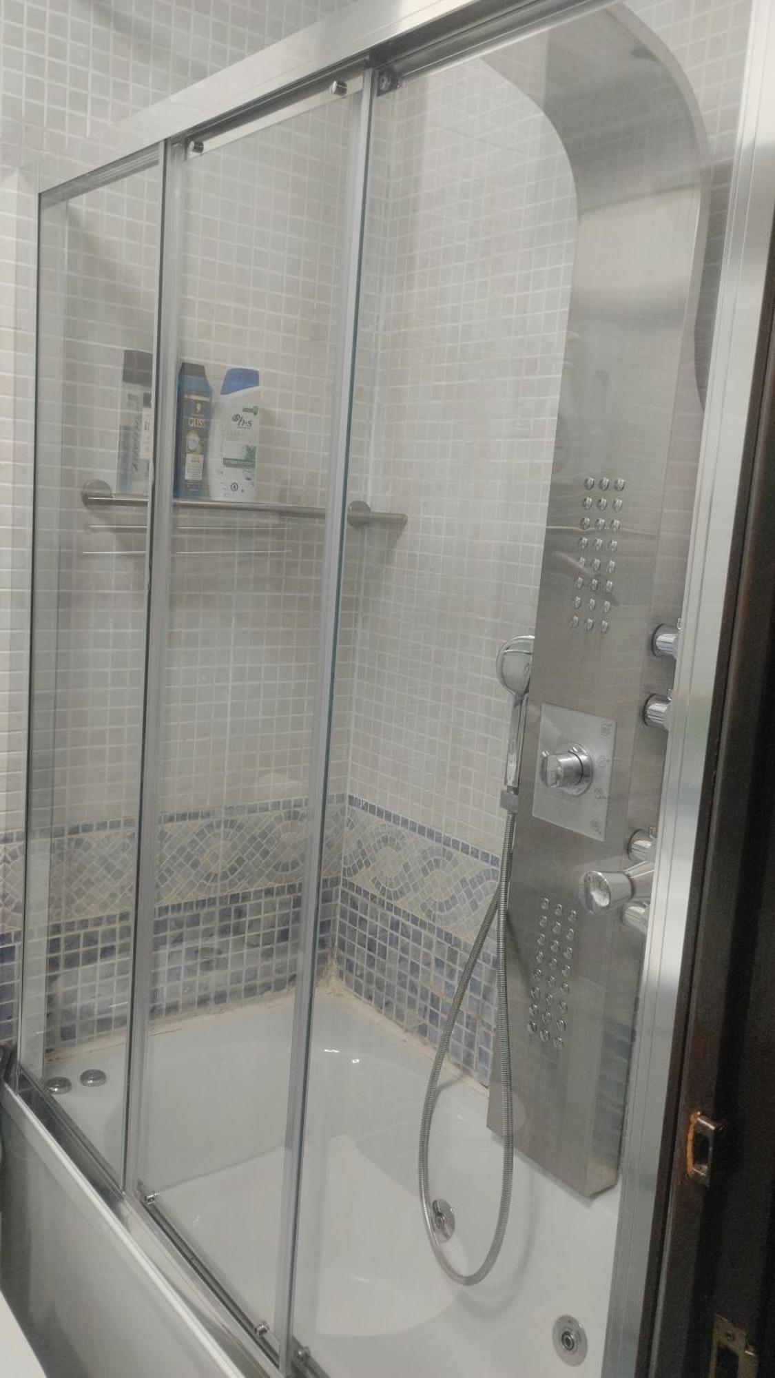 Habitaciones Individuales En Apartamento 马德里 外观 照片