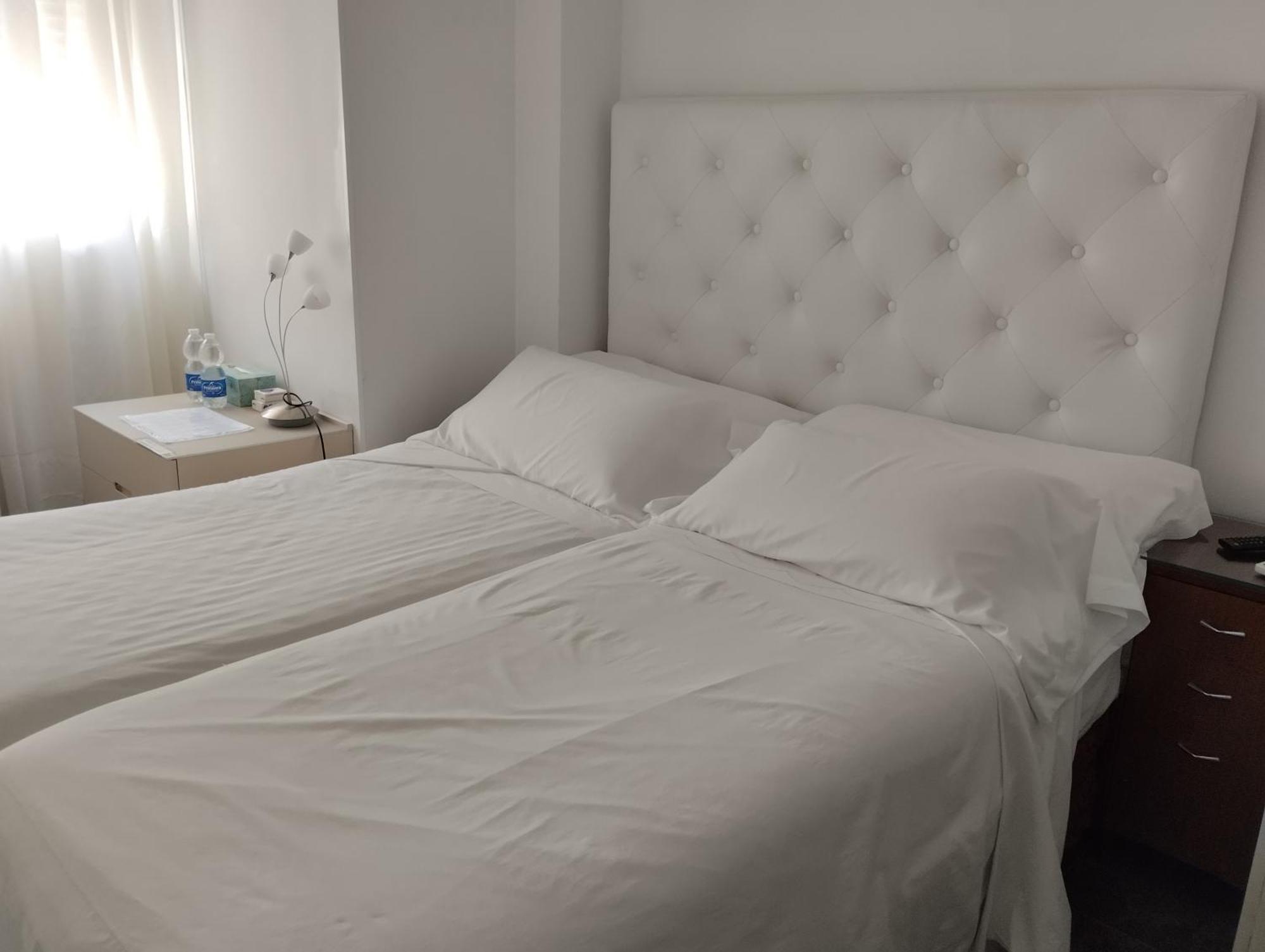 Habitaciones Individuales En Apartamento 马德里 外观 照片