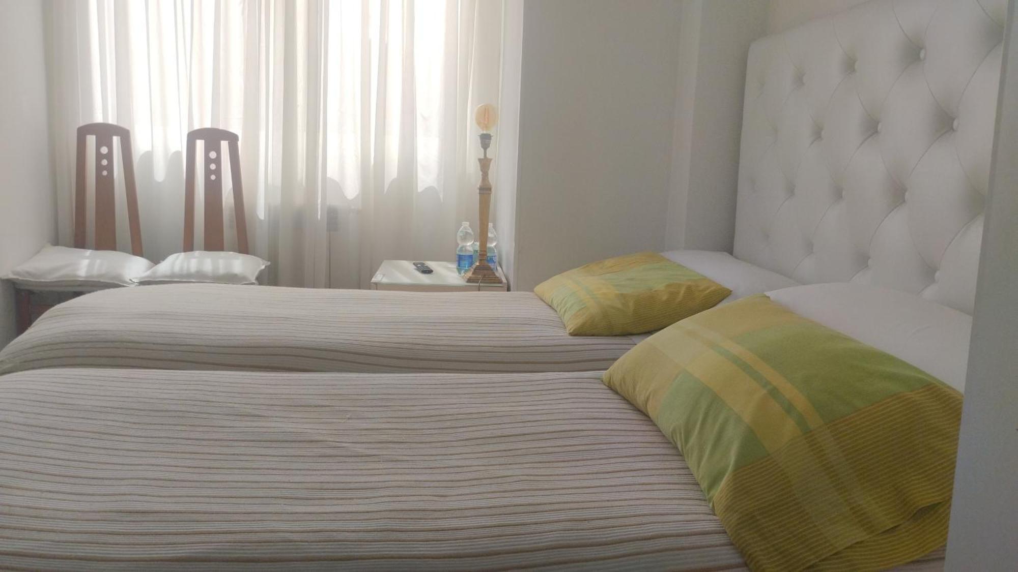 Habitaciones Individuales En Apartamento 马德里 外观 照片