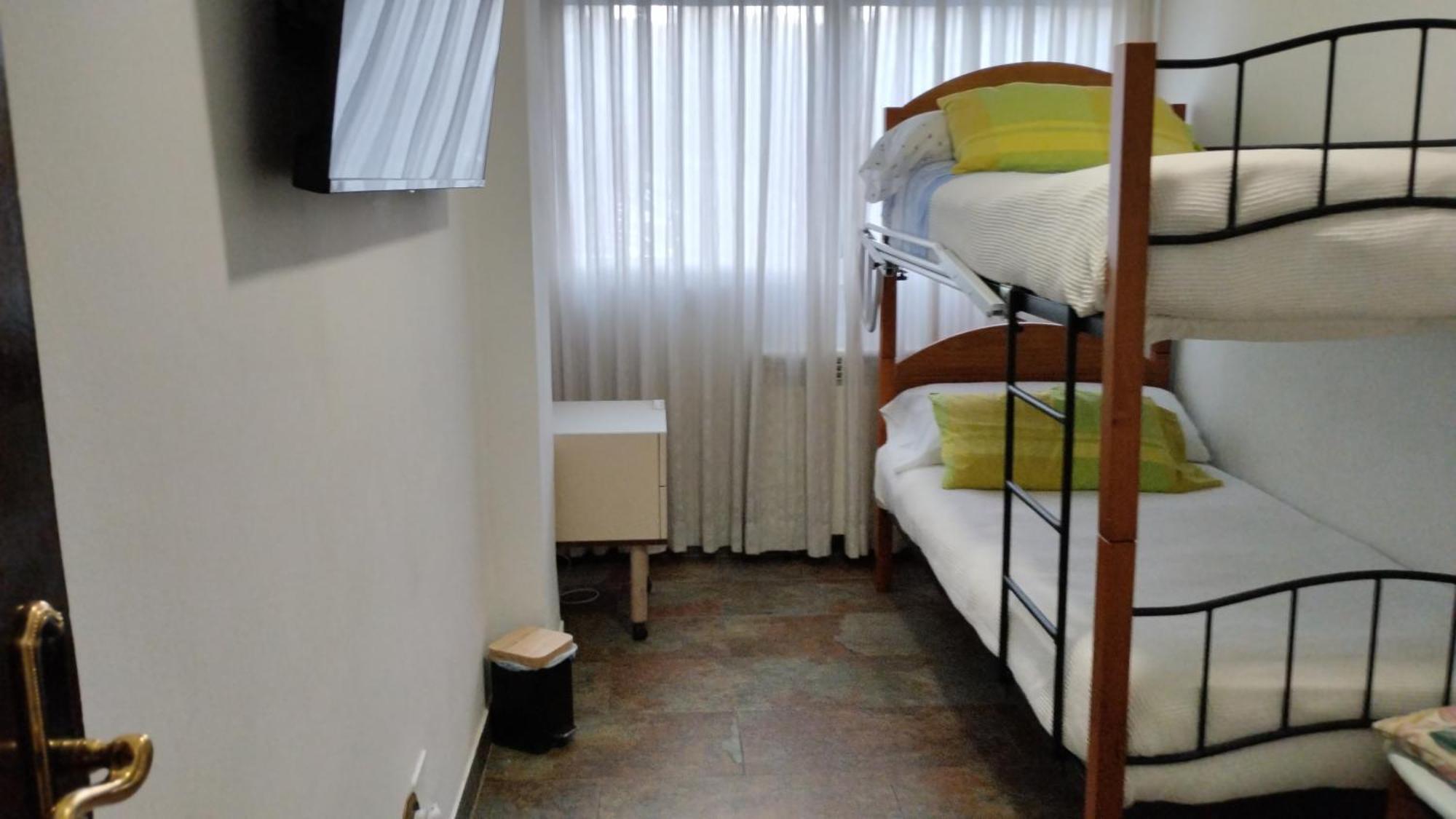 Habitaciones Individuales En Apartamento 马德里 外观 照片